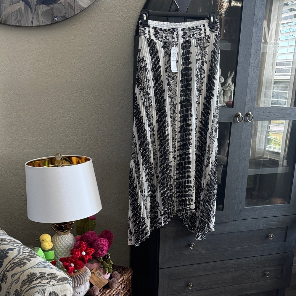 White House Black Market Black and White Printed Maxi Skirt